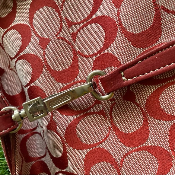 Red Coach shoulder bag - Picture 3 of 16